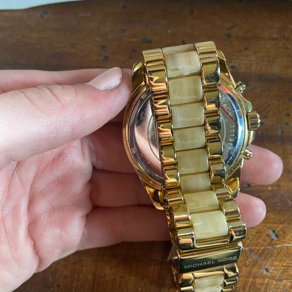 NEW Michael Kors Women’s Two-toned watch - Picture 5 of 5